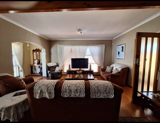 3 BEDROOM HOUSE TO LET IN FAIRWAYS